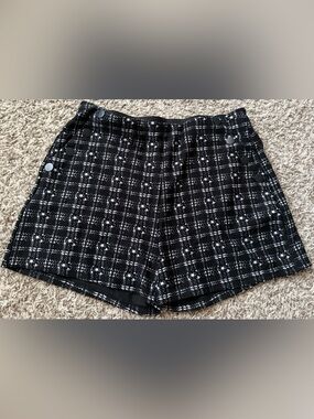 Kyoyo Tweed Shorts | Classic BLK-WTE Pattern With Decorative Buttons And Pockets